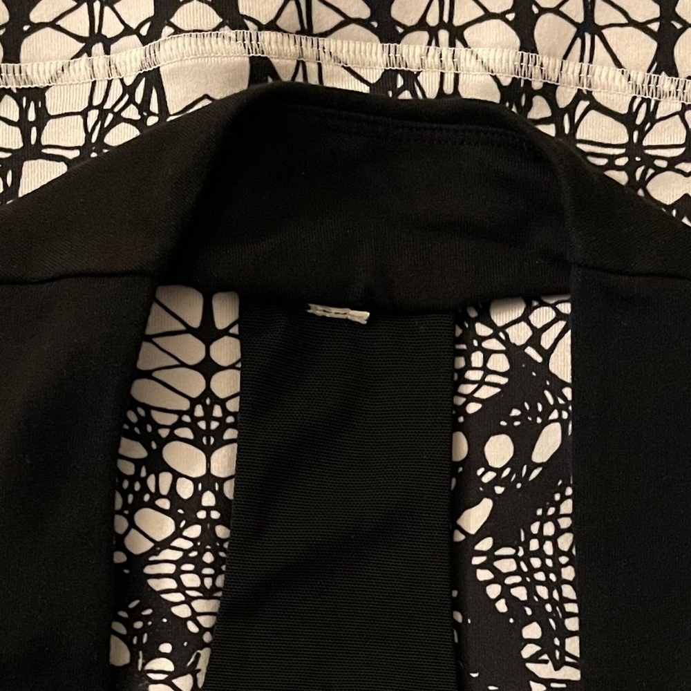 CLEARANCE! Lululemon Scoop Neck Tank White Black Glacier Lace / Black Size:4 - Picture 8 of 8